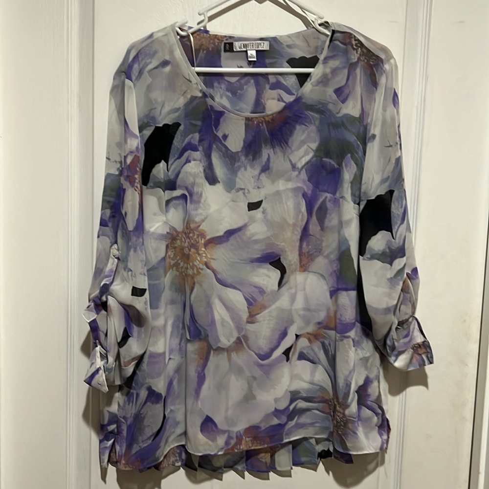 🌞3/$25 Jennifer Lopez floral top